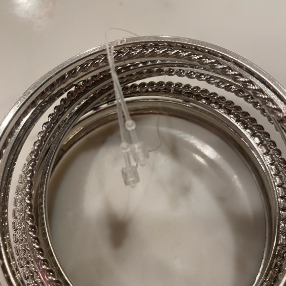 Gift-ready bangles Silver tone bracelet set. - Picture 10 of 12